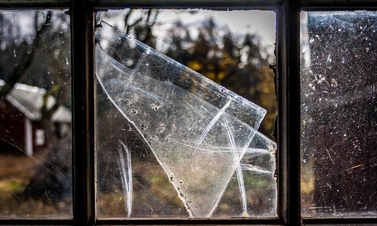 Windows Break and Crack in Singapore Windows Break and Crack in Singapore